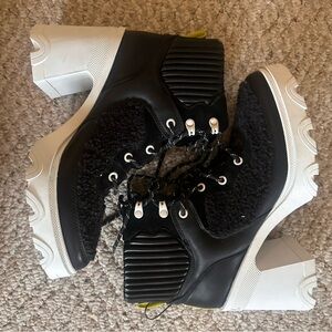 Sorel Kinetic Impact Lace Boot • Black Cream Platform Heel • NWT • Size 10.5